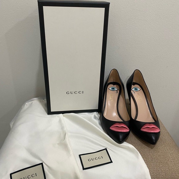 GUCCI black leather pumps with embroidered lip - Picture 2 of 6